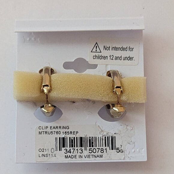 Trifari Clip On Earrings Gold Tone Huggie Diamond Pattern J Hoop Tear NWT - Picture 4 of 6